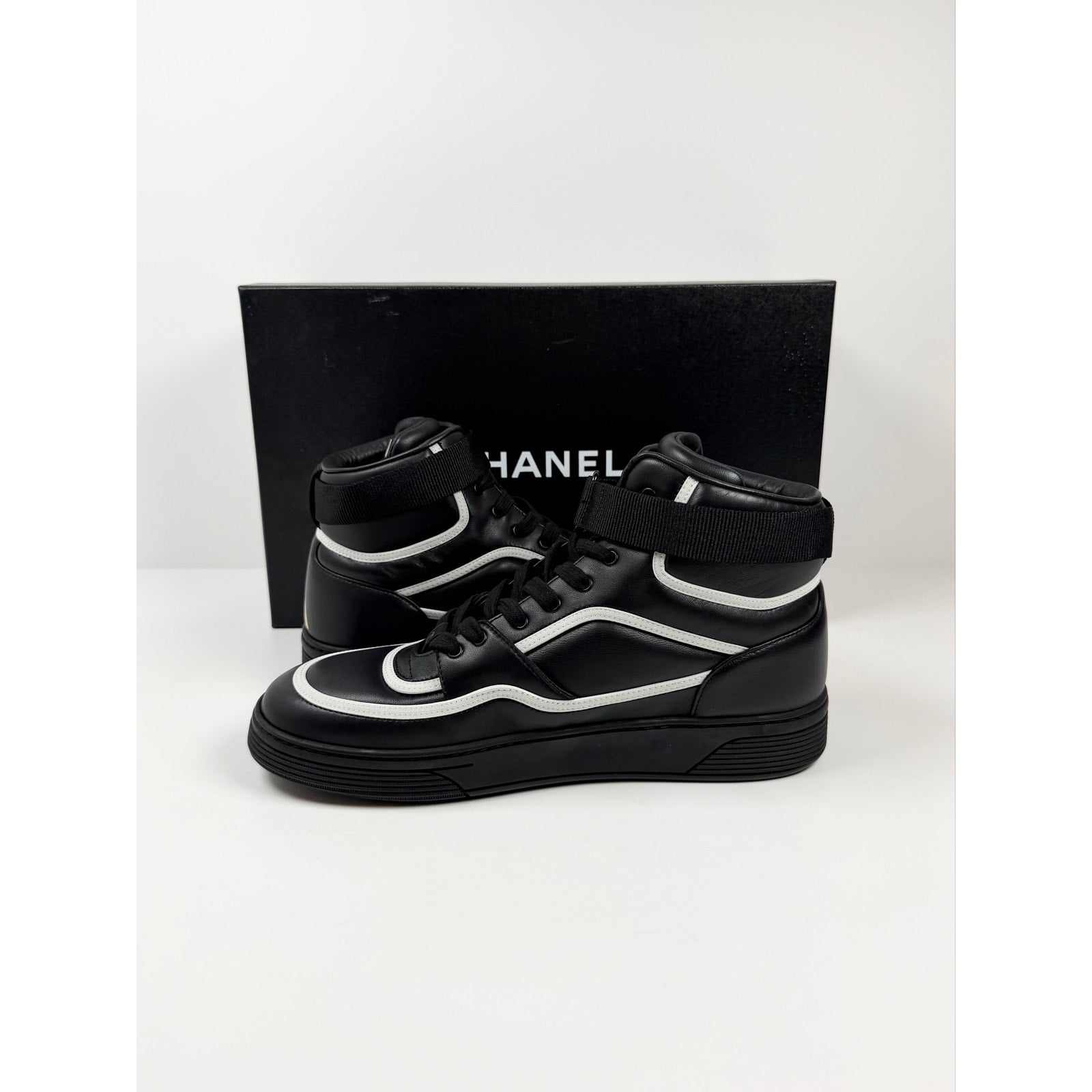 Size 42EU/9US - Chanel Interlocking High Top NEW