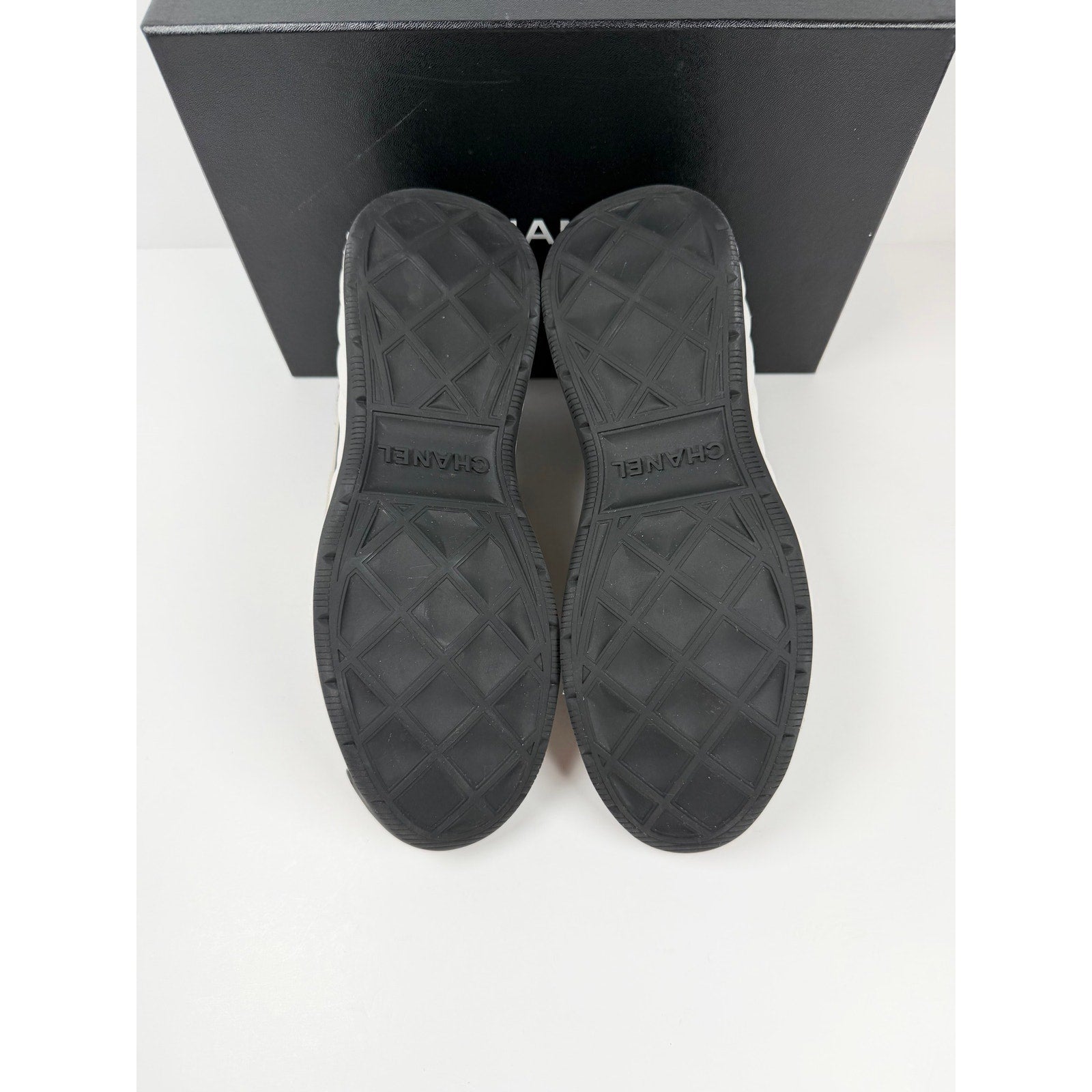 Size 42EU/9US - Chanel Interlocking CC Sneakers