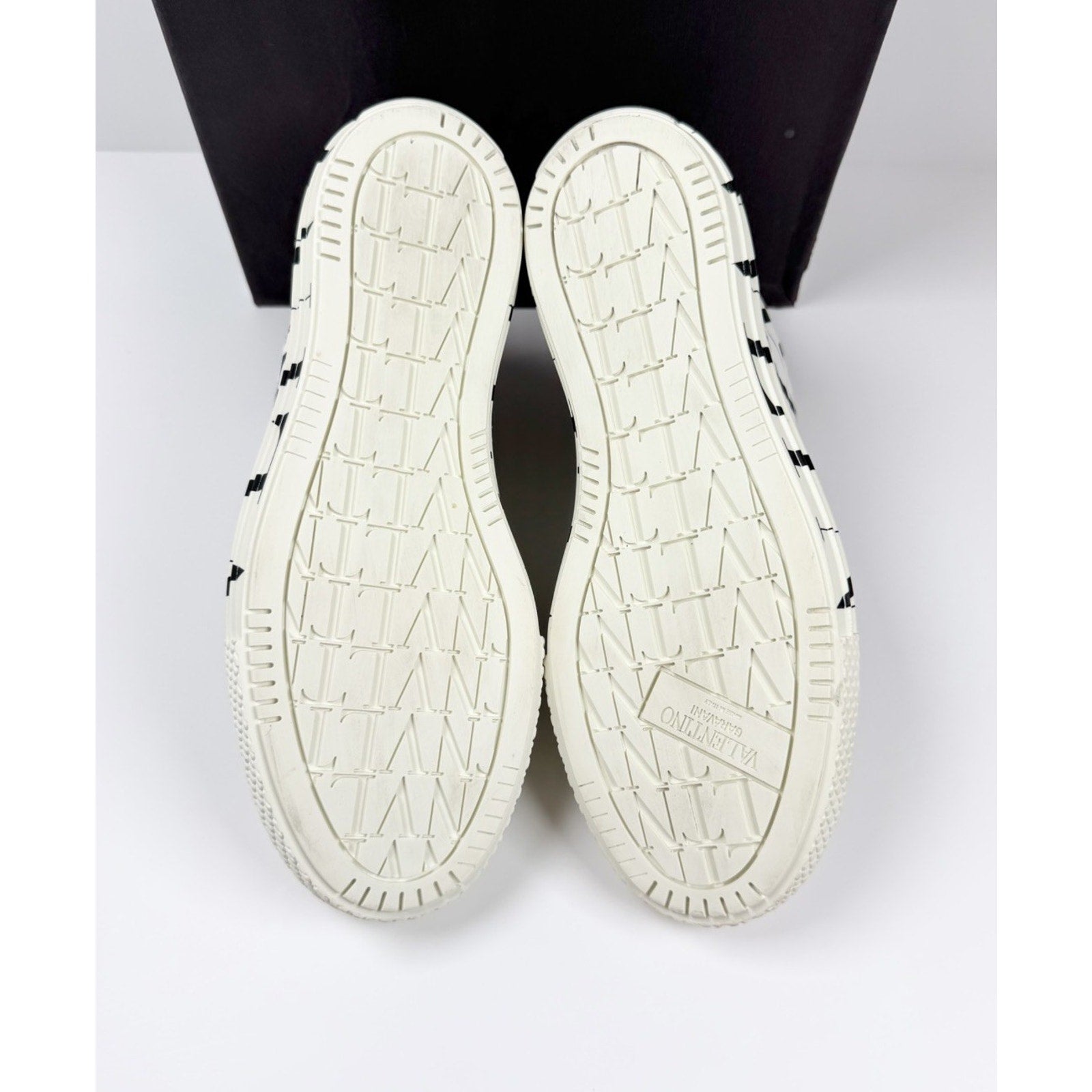Size 40EU/7US - Valentino VLTN High Top White Sneakers