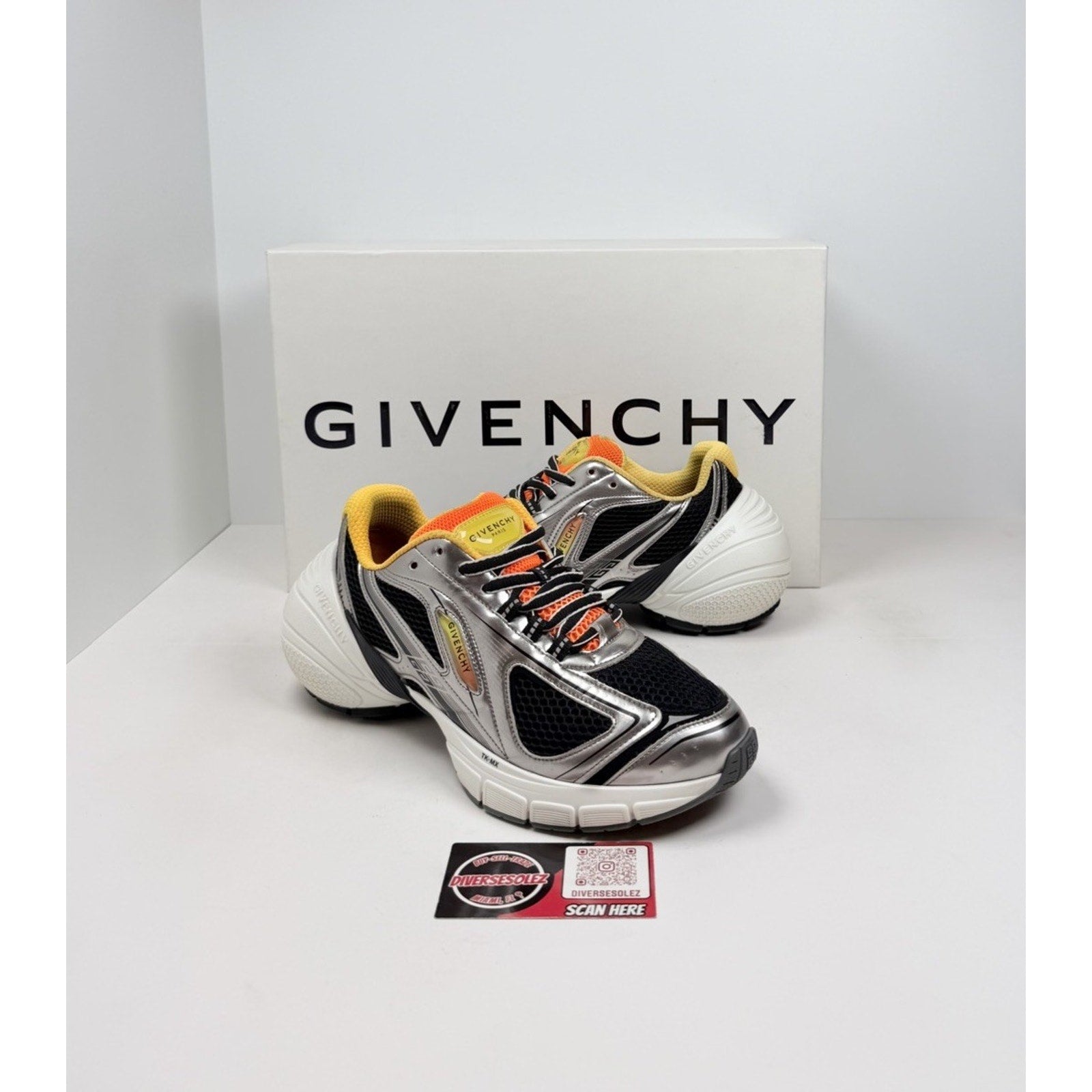 Size 39EU/6US - Givenchy TK-MX Runner
