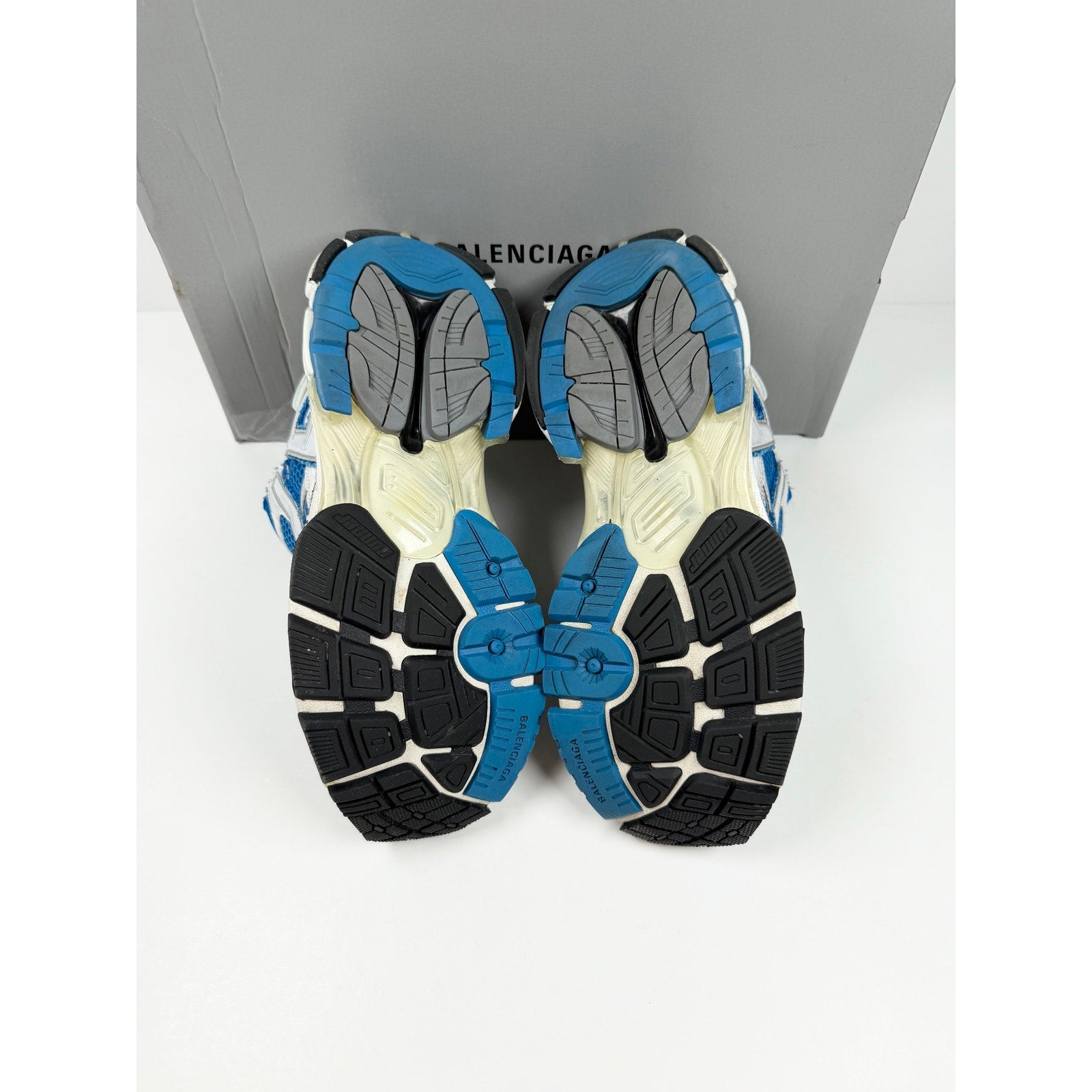 Size 41EU/8US - Balenciaga Runner Blue White