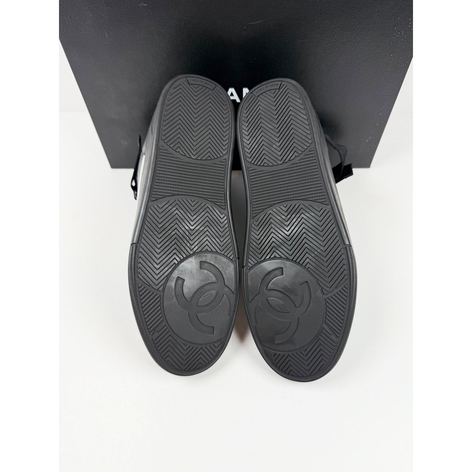 Size 42EU/9US - Chanel Interlocking High Top NEW