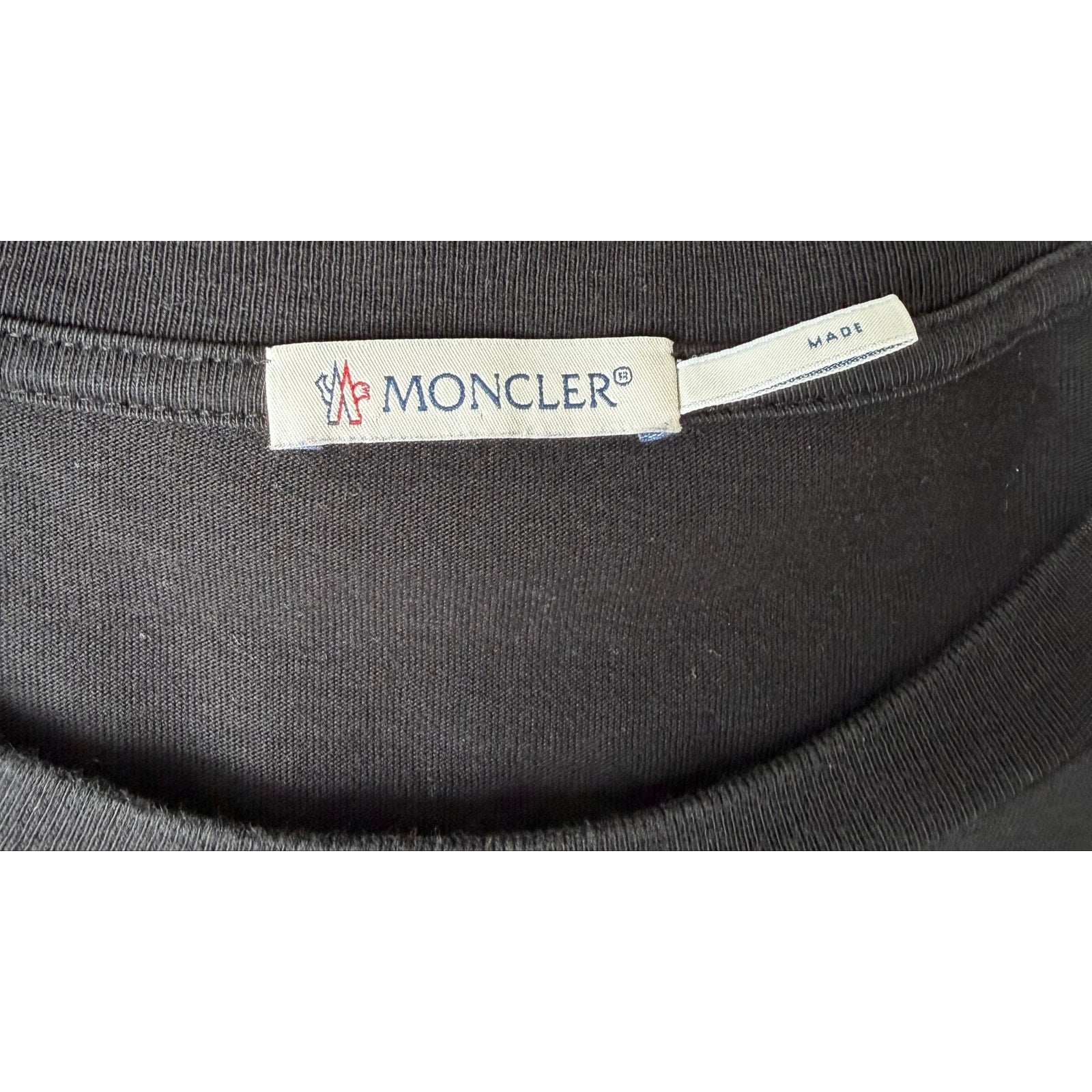 Size XL - Moncler Gradient Logo T Shirt