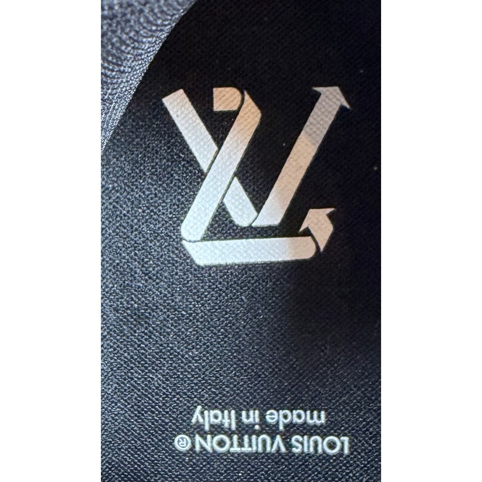 Size 8LV/9US - Louis Vuitton White Black Like New