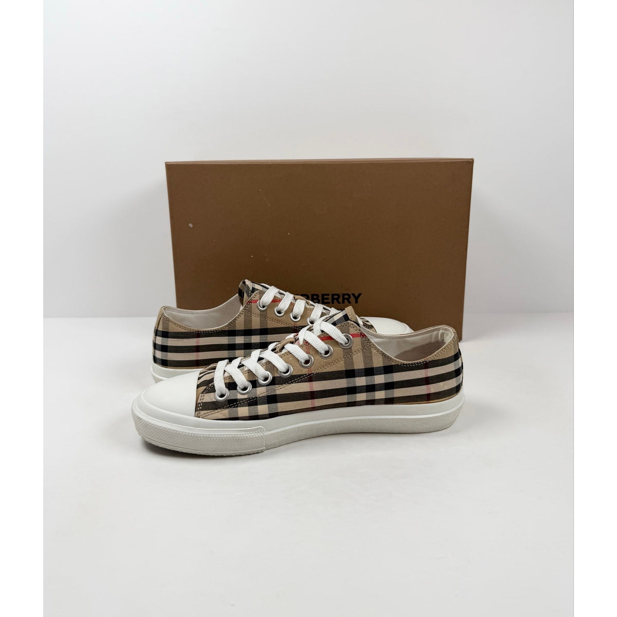 Size 41EU/8US - Burberry Check Low Top