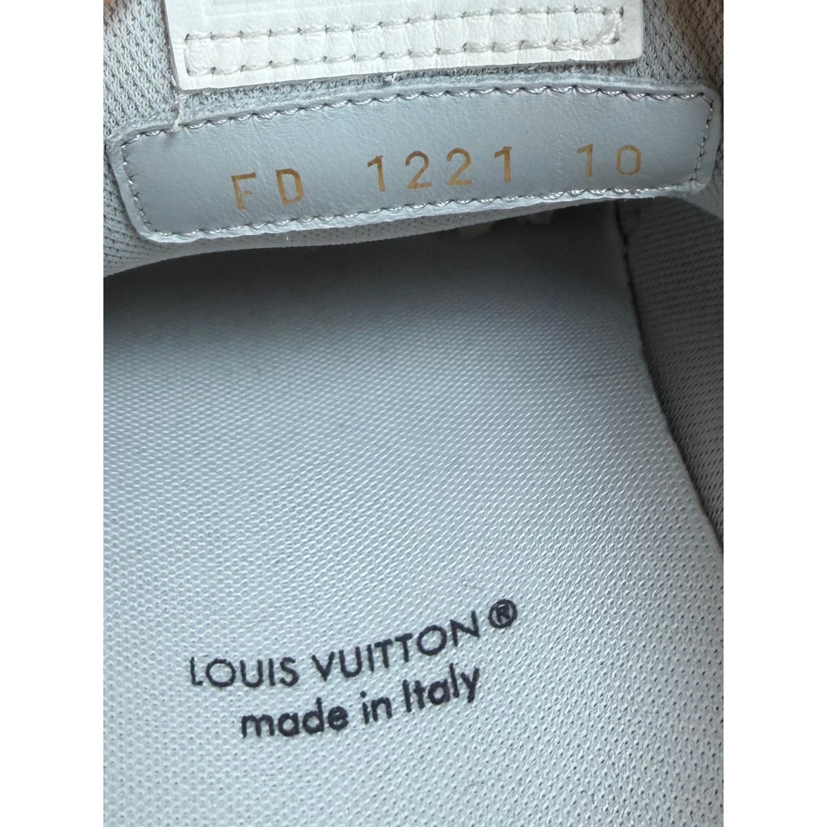 Size 10LV/11US - Louis Vuttton Signature White NEW!