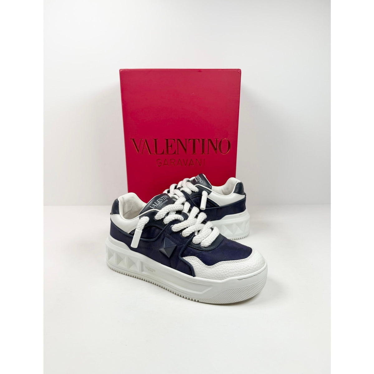 Size 40EU/7US - Valentino Garavani One Stud Sneakers