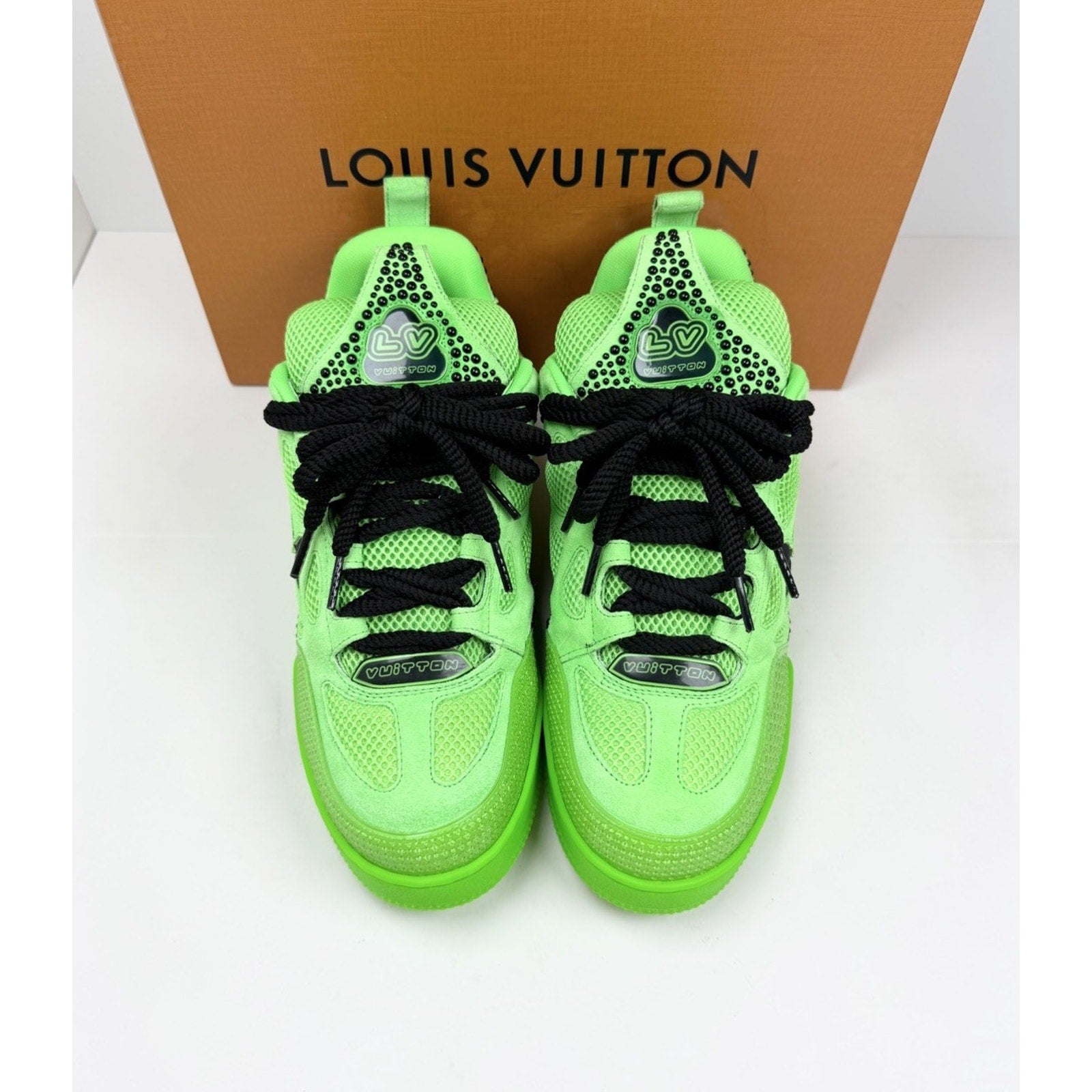 Size 8LV/9US - Louis Vuitton Skate Green Like New