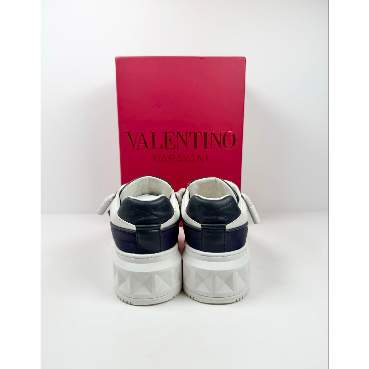 Size 40EU/7US - Valentino Garavani One Stud Sneakers