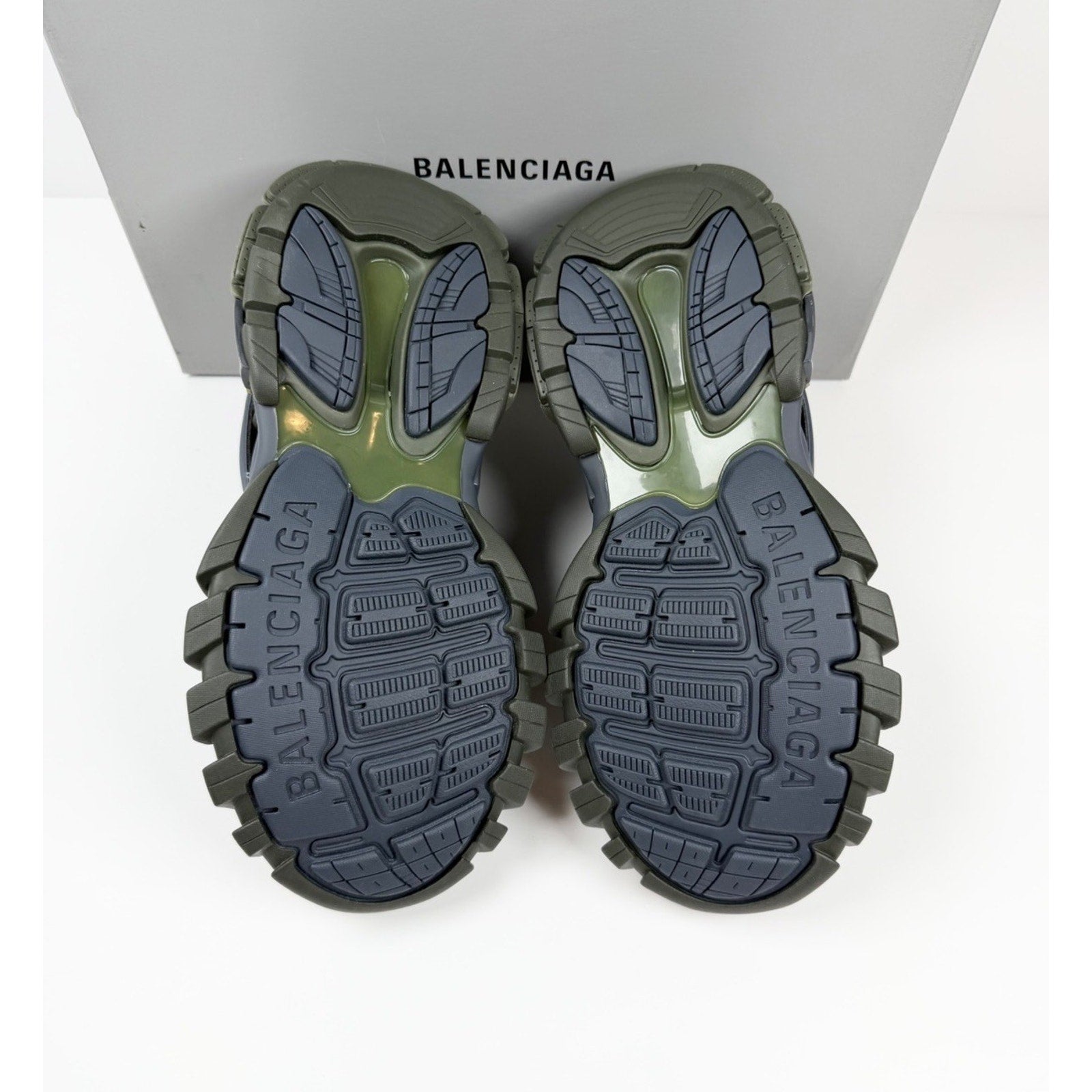 Size 41EU/8US - Balenciaga Track Green NEW